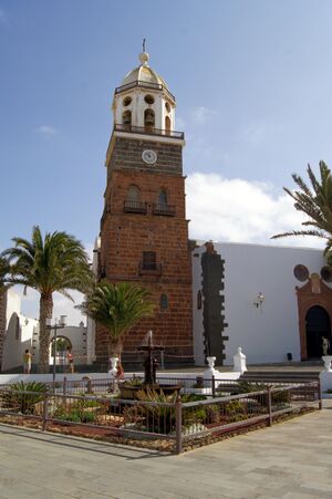 Iglesia de San Miguel y su Torre Teguise Lanzarote.jpg