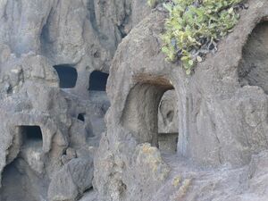 Cuevas, Cuatro Puertas.jpg