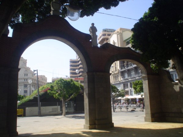 Archivo:Arco La Alameda Duque Santa Elena.jpg