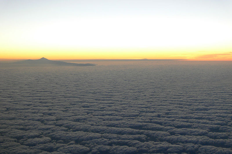 Archivo:Gran canaria mar de nubes.jpg