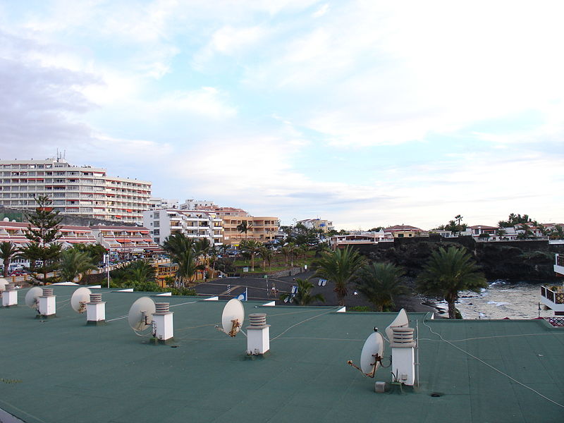 Archivo:Playa de la Arena Strand und Umgebung.jpg