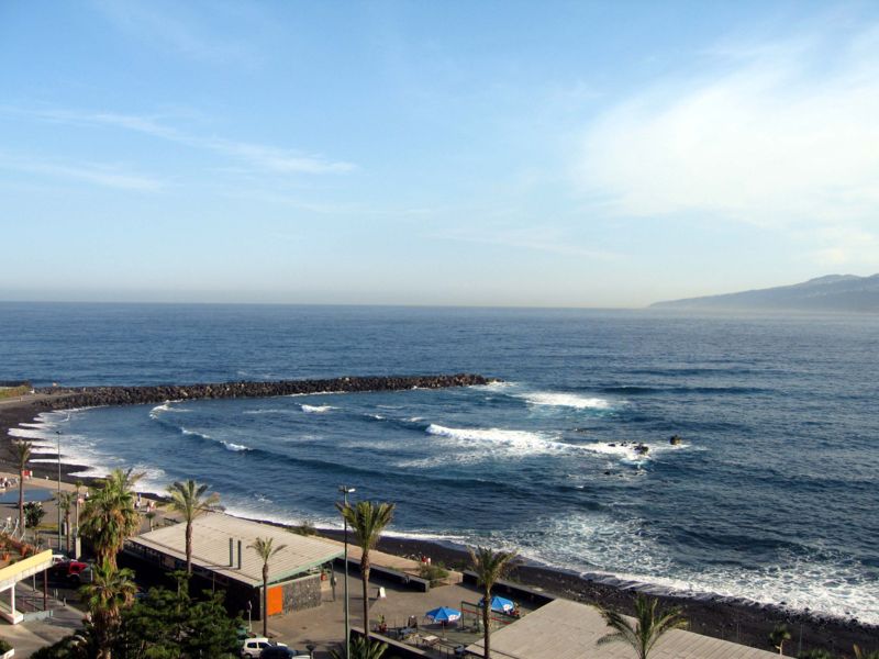 Archivo:Puerto de la Cruz - Playa Martianez - 2007 .jpg