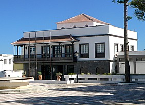 Archivo:AyuntamientodelaVilladeAricoTenerife.jpg