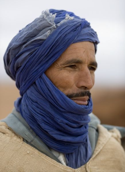 Archivo:Nomadic Berber in Morocco.jpg