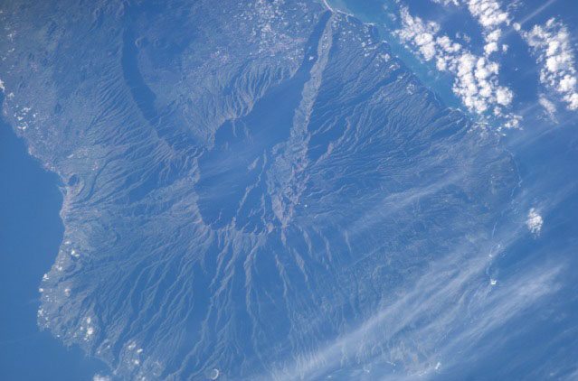 Archivo:La palma volcano-close.jpg