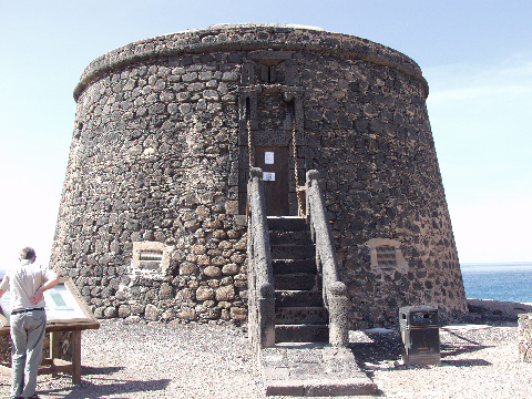 Archivo:Castillo S2007.jpg