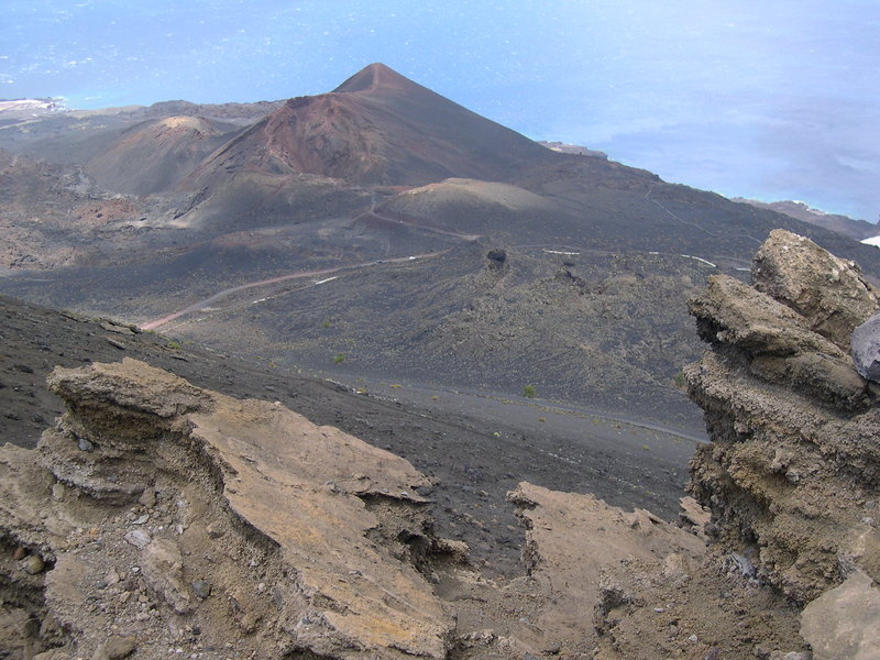 Archivo:Teneguia volcano.jpg