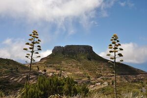 Fortaleza de Chipude desde la carretera general.jpg