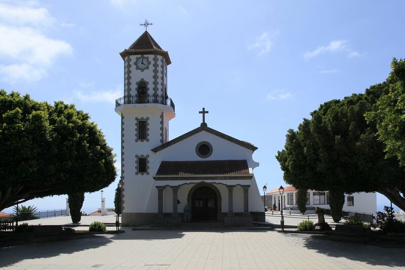 Archivo:La Palma - Los Llanos - Carretera a Puerto Naos - Plaza Todoque + Iglesia San Pio X 01 ies.jpg