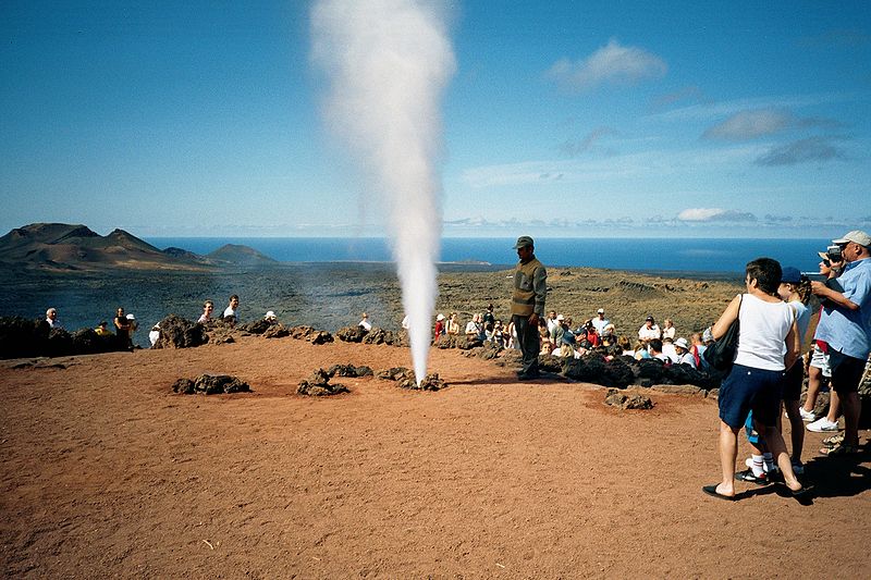 Archivo:Lanzarote Timanfaya Geysir.jpg