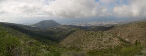 La Montaña de Tejina, las Fuentes y el Choro. A la derecha Guía de Isora..jpg