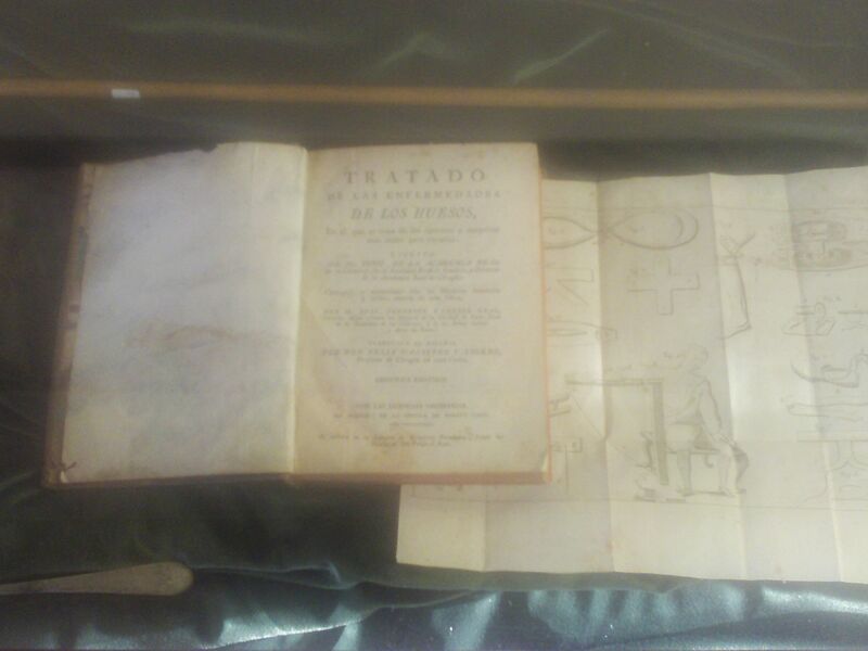 Archivo:Libros de Don Tomas Mena.JPG