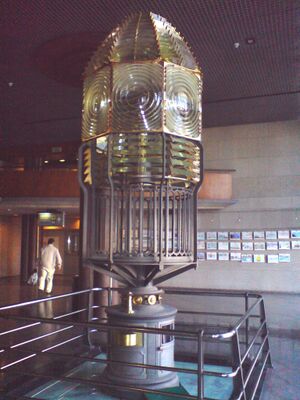 Optica antigua faro punta cumplida.jpg