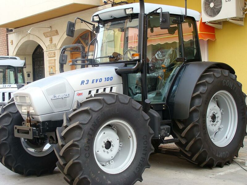 Archivo:Lamboghini traktor.jpg