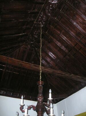 Techo del Salon y su lampara de araña.jpg