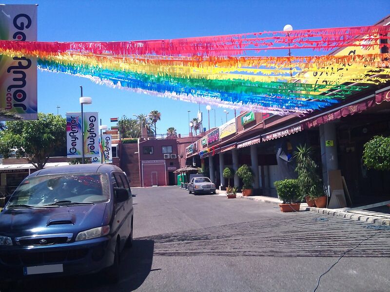 Archivo:Yumbo Centre Outside Mystique Bar.jpg