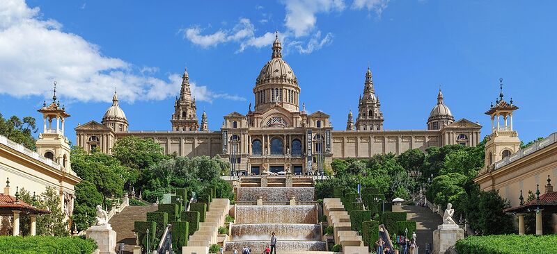 Archivo:Palau Nacional Barcelona Pano 2013.jpg