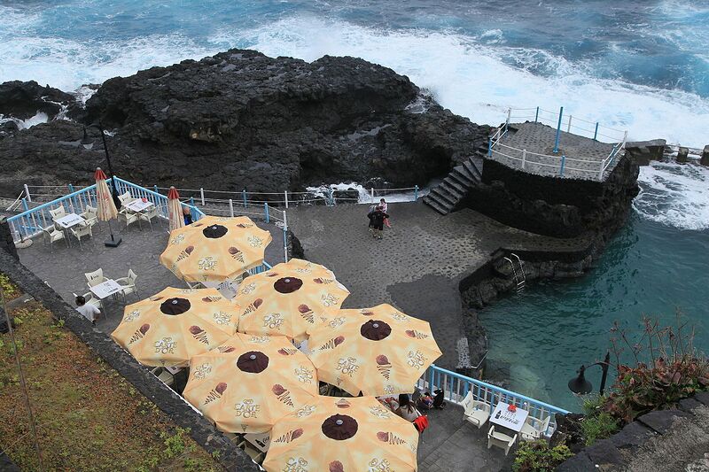 Archivo:La Palma - San Andrés y Sauces - Calle El Melonar - Piscinas naturales El Charco Azul 12 ies.jpg