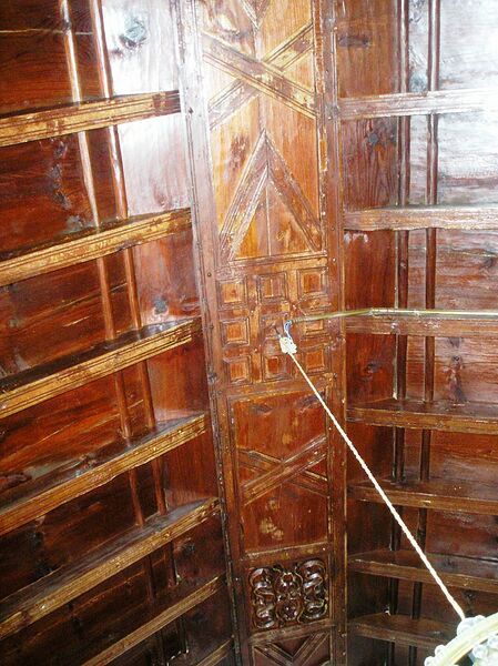 Archivo:Techo de tea del salon.jpg