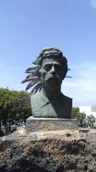 Archivo:Busto de Alfonso Espínola, Teguise.JPG