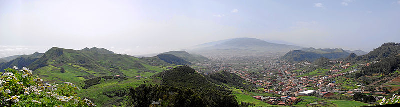 Archivo:La Laguna Panorama BW.jpg