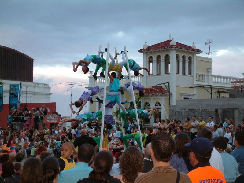 Archivo:SCP. Bajada. Acróbatas-1 2.jpg