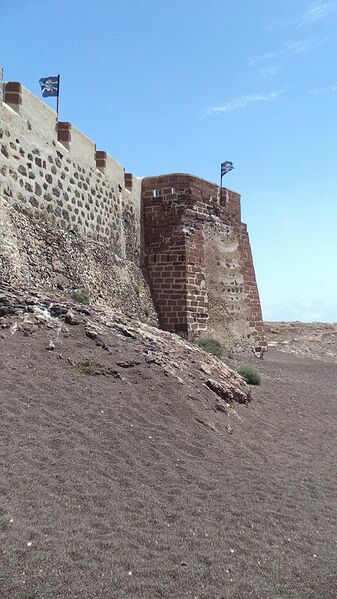 Archivo:Castillo de Santa Bárbara 1.JPG