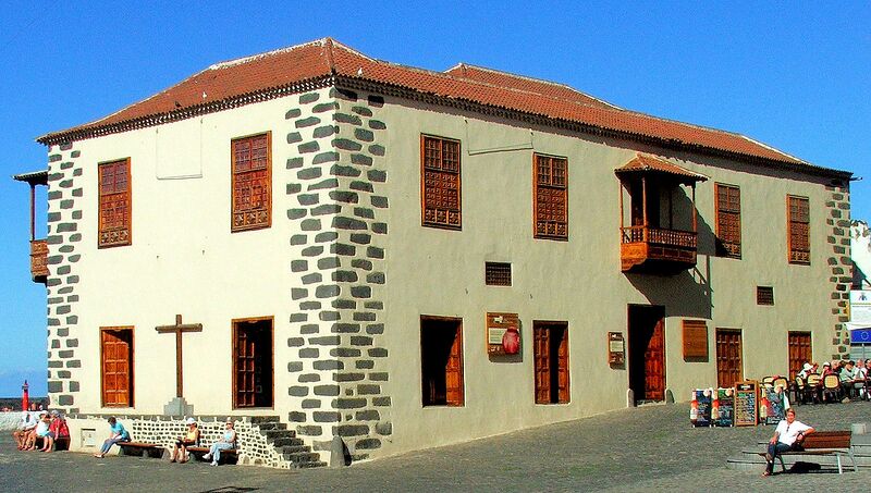 Archivo:Puerto Aduana 02.jpg