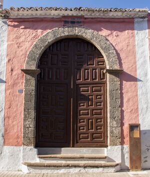Capilla de la Cruz de Rodríguez Moure - Exterior.jpg