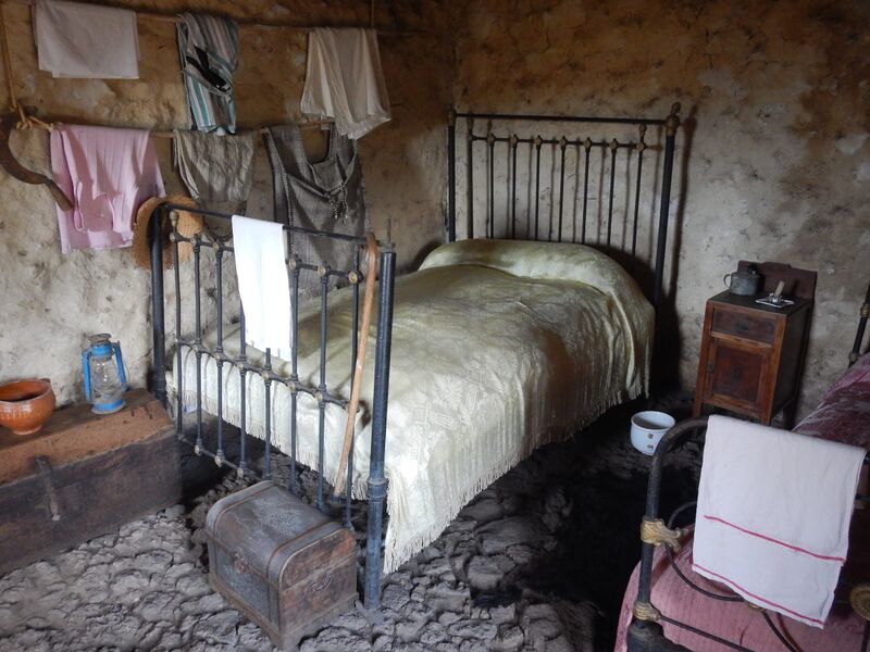 Archivo:GUINEA, EL HIERRO (4).JPG