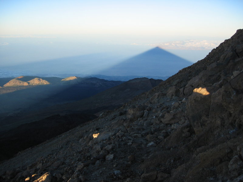 Archivo:Teide Shadow Gomera.jpg