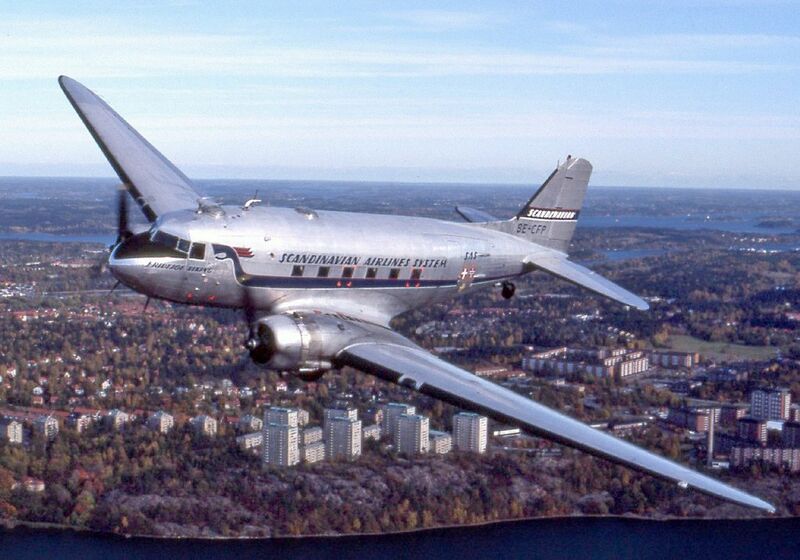 Archivo:Douglas DC-3, SE-CFP.jpg