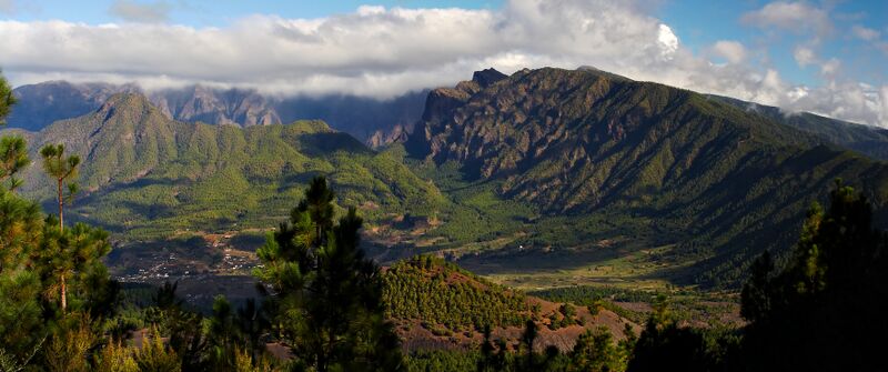 Archivo:Caldera de Taburiente MichaD.jpg