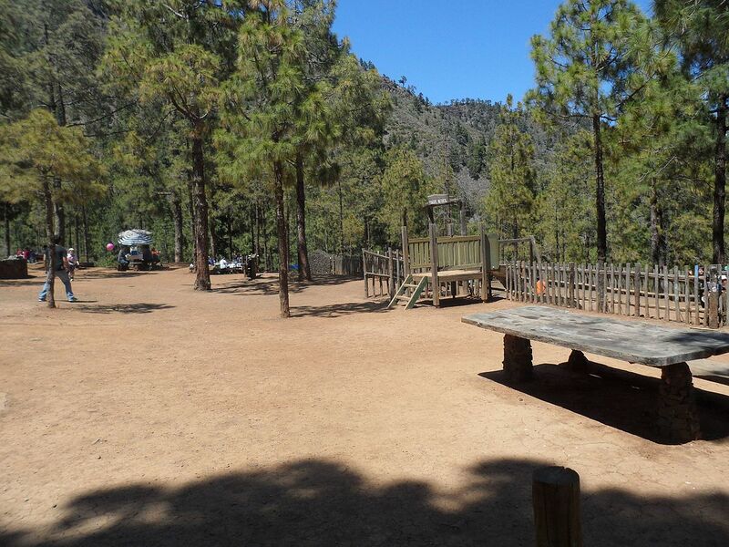 Archivo:Zona recreativa Los Brezos.JPG