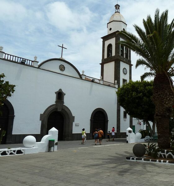 Archivo:Iglesia de San Ginés, Arrecife, Lanzarote.jpg