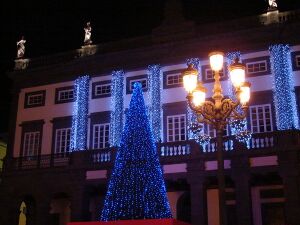 Arbol de hidrógeno y Ayuntamiento.jpg
