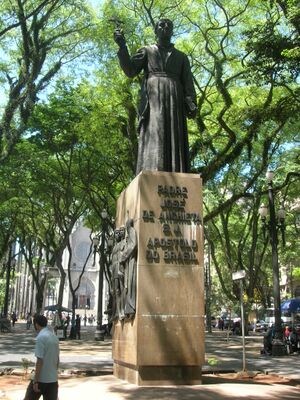 Estatua de José de Anchieta-Praçadasé.jpg