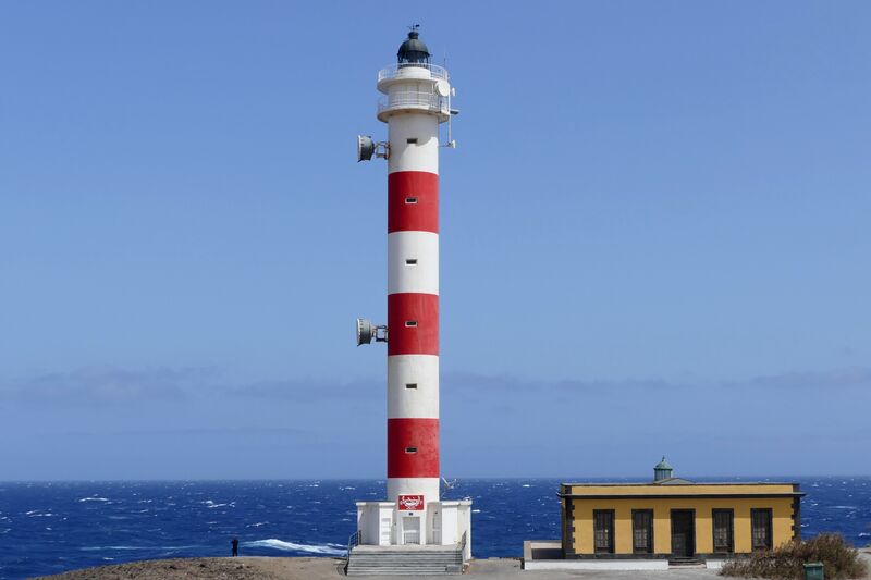 Archivo:Faro de punta abona 2018.JPG
